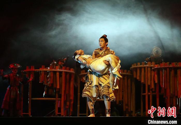 圖為《花腰竹女》演出劇照?！↑S興鴻 攝