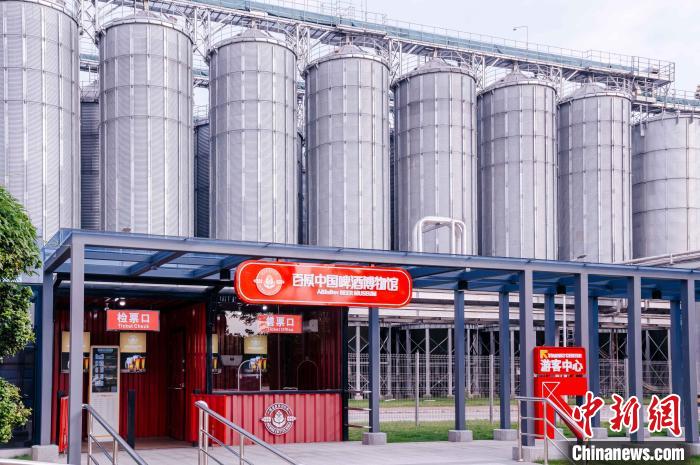 圖為基地原料立倉?！±钅宪?攝