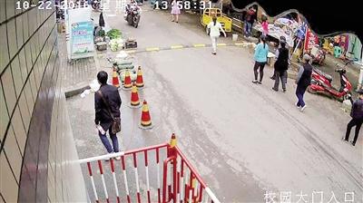 雙橋入室盜竊案，監(jiān)控視頻截圖紅圈處為犯罪嫌疑人。 本報(bào)記者 雷鍵 通訊員 葉文廣 攝