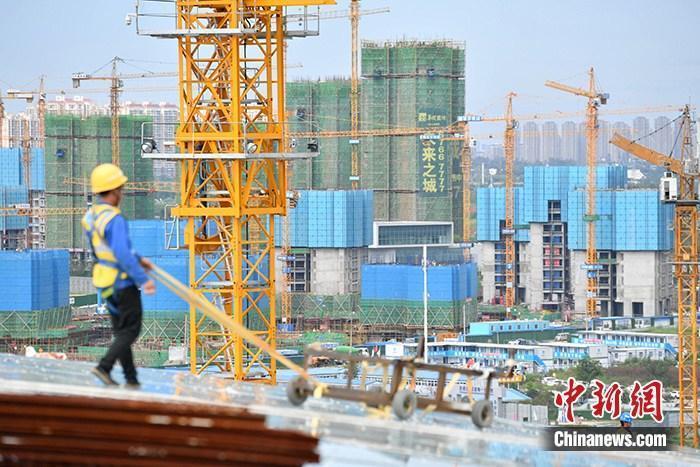 資料圖：一在建樓盤工地工人正在忙碌。 <a target='_blank' href='/'>中新社</a>記者 張浪 攝