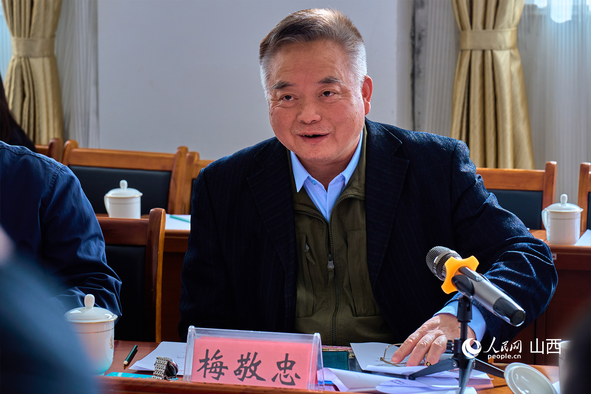 中央黨校（國家行政學院）文史教研部原副主任、教授梅敬忠。人民網(wǎng) 張超寧攝