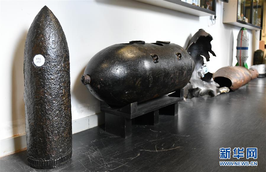 （港澳臺(tái)&middot;香港故事&middot;圖文互動(dòng)）（8）用手觸摸二戰(zhàn)炸彈的人——訪香港警方拆彈專(zhuān)家