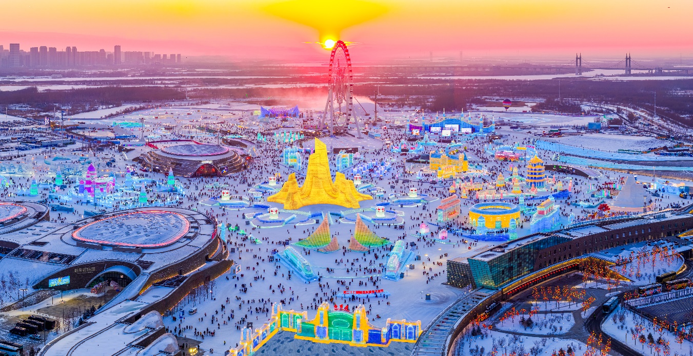 哈爾濱冰雪大世界迎來“開門紅”。人民網(wǎng)記者 蘇靖剛攝