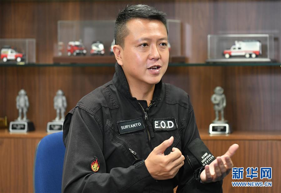 （港澳臺(tái)&middot;香港故事&middot;圖文互動(dòng)）（1）用手觸摸二戰(zhàn)炸彈的人——訪香港警方拆彈專(zhuān)家