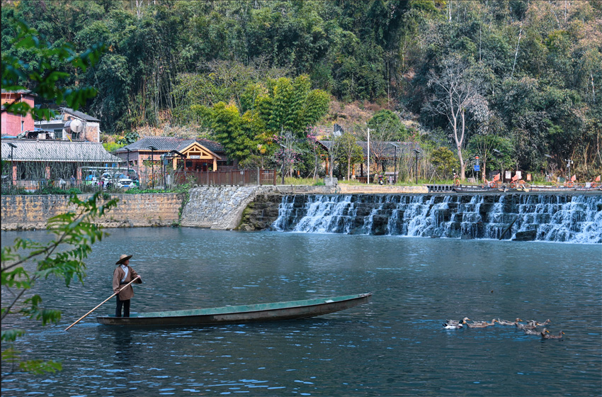 世外桃源春光好。網(wǎng)友“坐井說天闊”攝