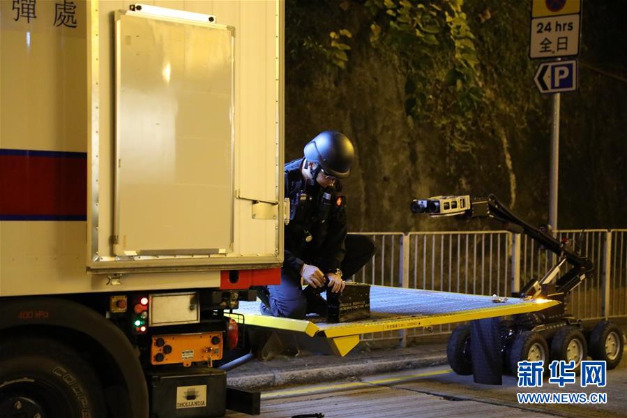 （港澳臺(tái)&middot;香港故事&middot;圖文互動(dòng)）（2）用手觸摸二戰(zhàn)炸彈的人——訪香港警方拆彈專(zhuān)家